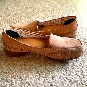 Skechers Relaxed Bikers Pedestrian Suede Tan